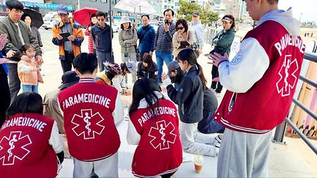 처음 가르친 그날, 잊지 못할 악수